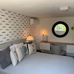 Caramella Oda ve Kahvaltı 3*